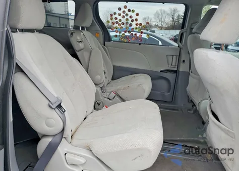 2011 Toyota Sienna Le 8-Passenger z USA, uszkodzony, nr VIN 5TDKK3DC8BS091317